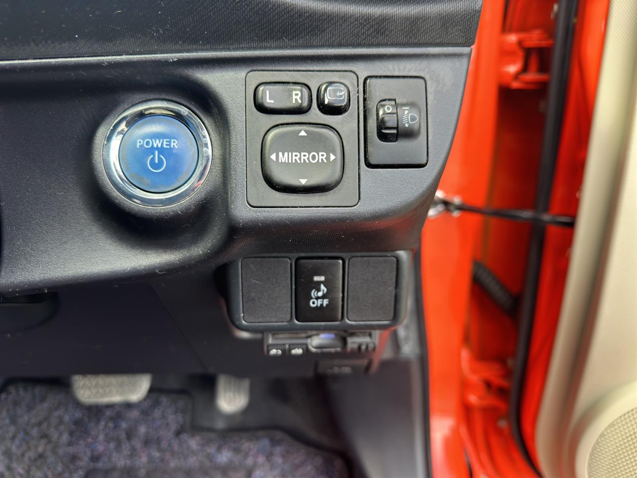 2013 Toyota Aqua S Hatchback SMART KEY + REVERSING CAMERA