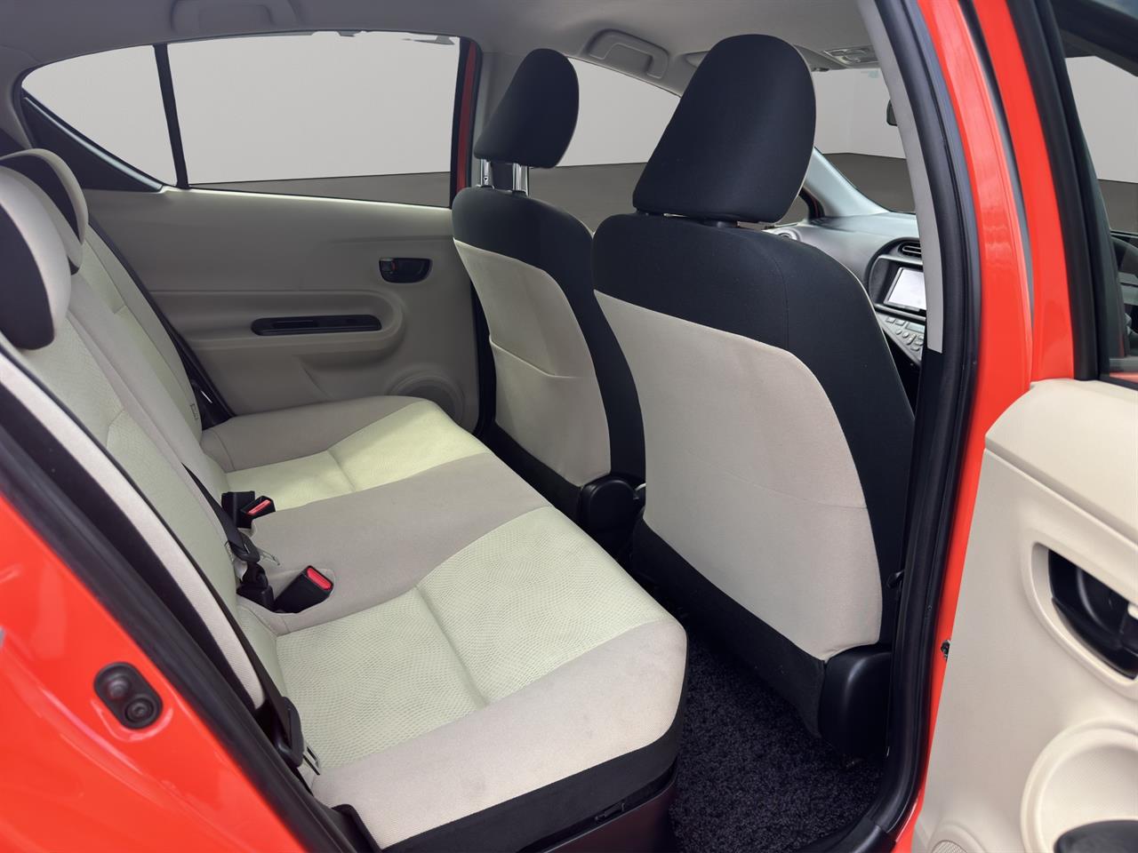 2013 Toyota Aqua S Hatchback SMART KEY + REVERSING CAMERA