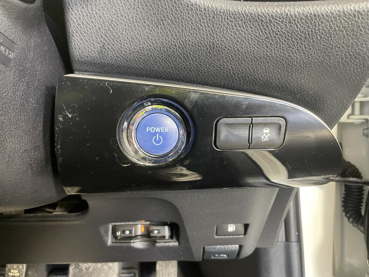 2016 Toyota Prius Hybrid New Shape E Hatchback REVERSING CAMERA + AUTO LIGHTS + PUSH START