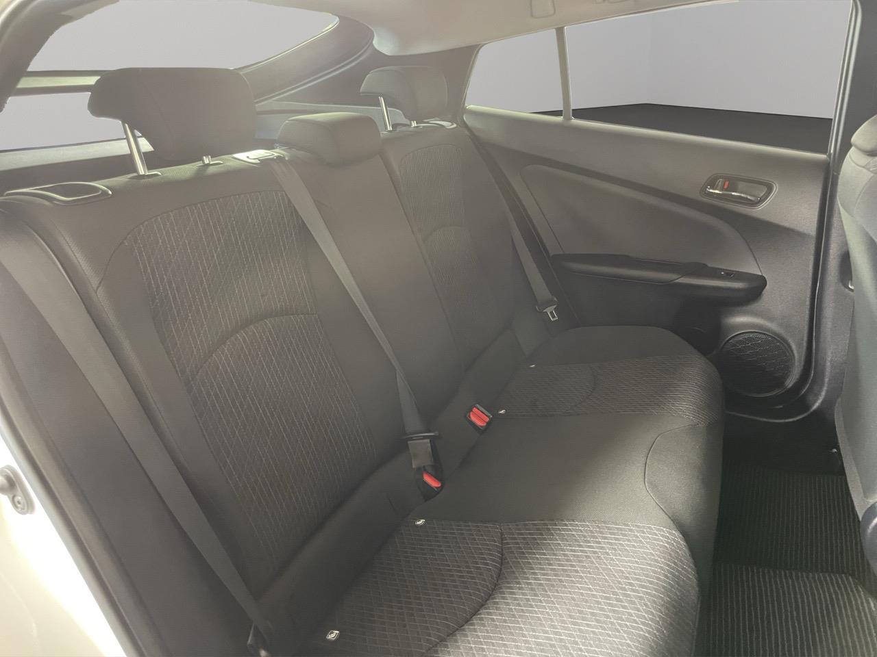 2016 Toyota Prius Hybrid New Shape E Hatchback REVERSING CAMERA + AUTO LIGHTS + PUSH START