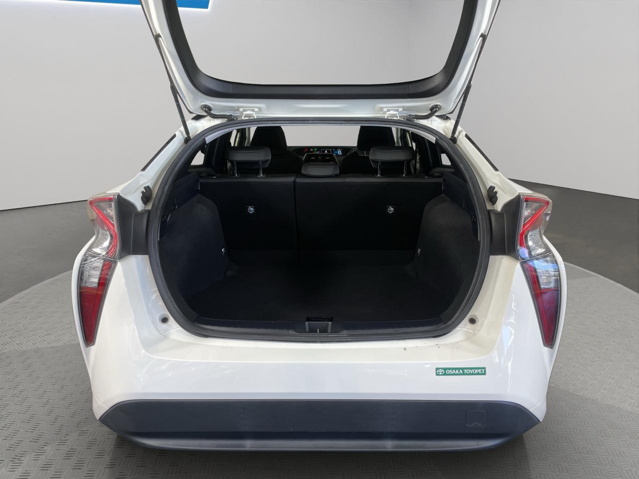 2016 Toyota Prius Hybrid New Shape E Hatchback REVERSING CAMERA + AUTO LIGHTS + PUSH START