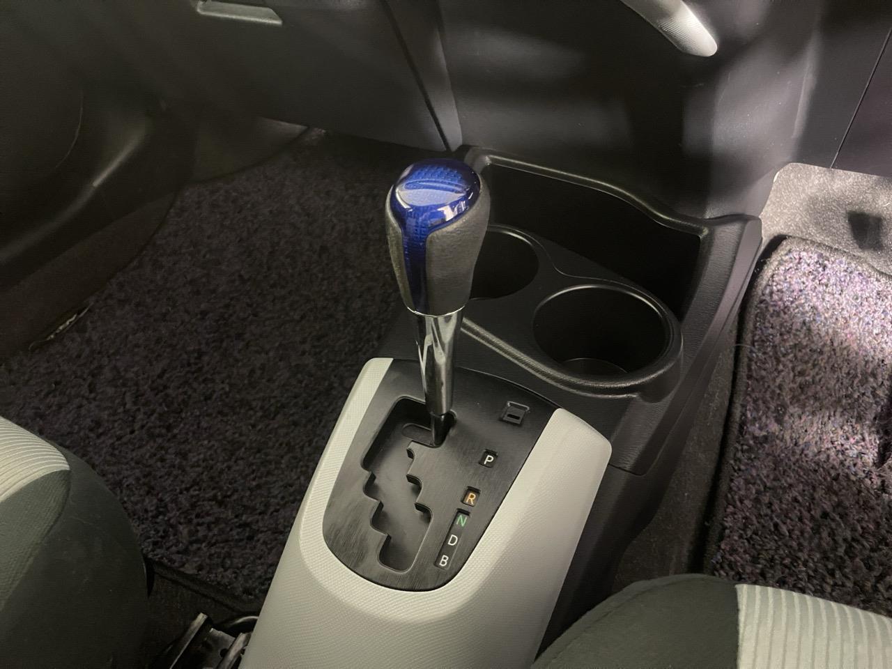 2013 Toyota Aqua S Hatchback LOW KMS + REVERSING CAMERA + AUTO LIGHTS