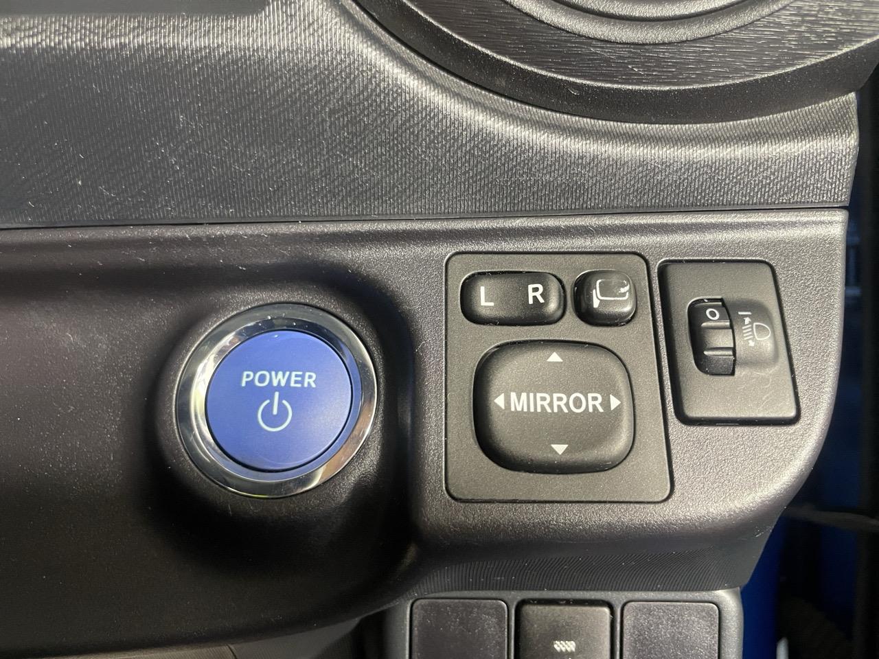 2013 Toyota Aqua S Hatchback LOW KMS + REVERSING CAMERA + AUTO LIGHTS