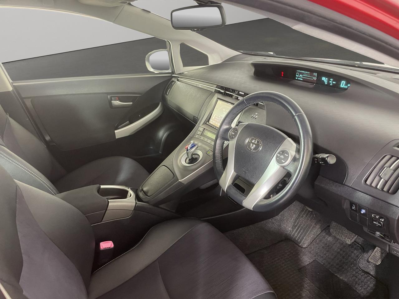 2012 Toyota Prius G Hatchback REVERSING CAMERA + AUTO LIGHTS + CRUISE CONTROL