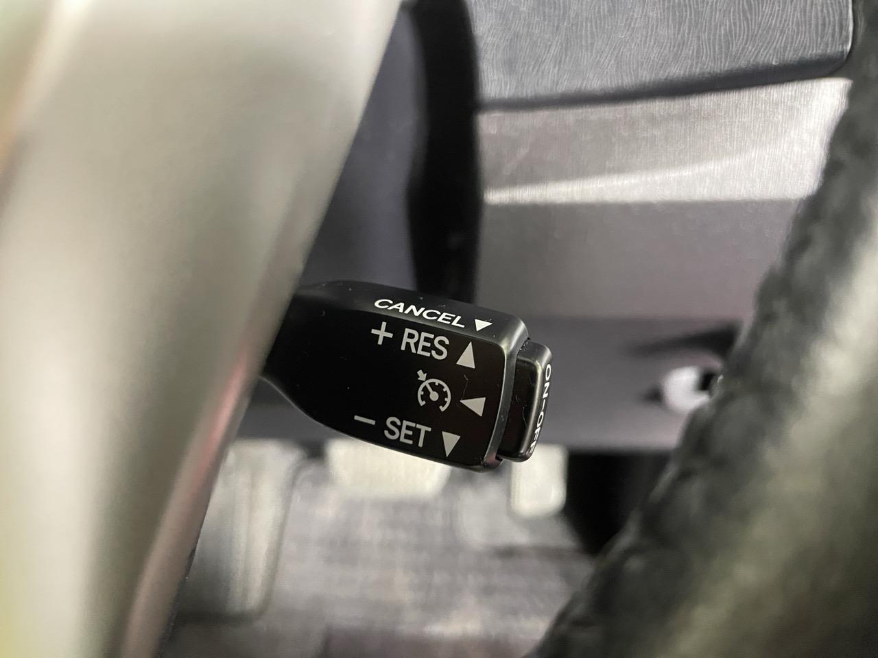 2012 Toyota Prius G Hatchback REVERSING CAMERA + AUTO LIGHTS + CRUISE CONTROL