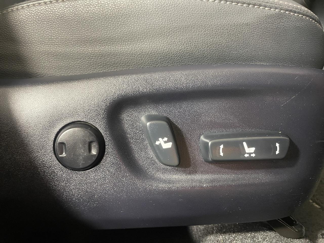 2012 Toyota Prius G Hatchback REVERSING CAMERA + AUTO LIGHTS + CRUISE CONTROL