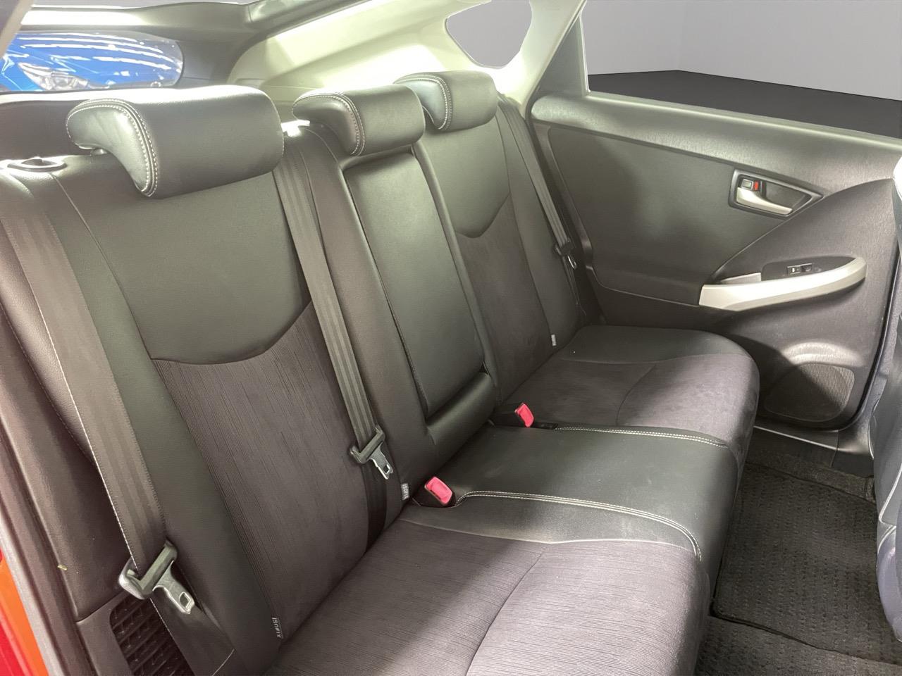 2012 Toyota Prius G Hatchback REVERSING CAMERA + AUTO LIGHTS + CRUISE CONTROL