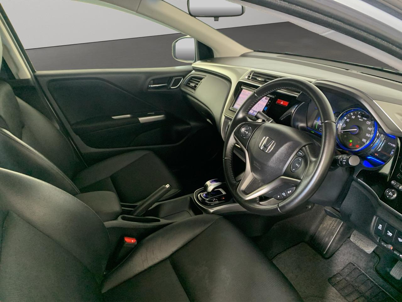 2015 Honda Grace Hybrid Sedan REVESING CAMERA + PUSH SRART + AUTO LIGHTS