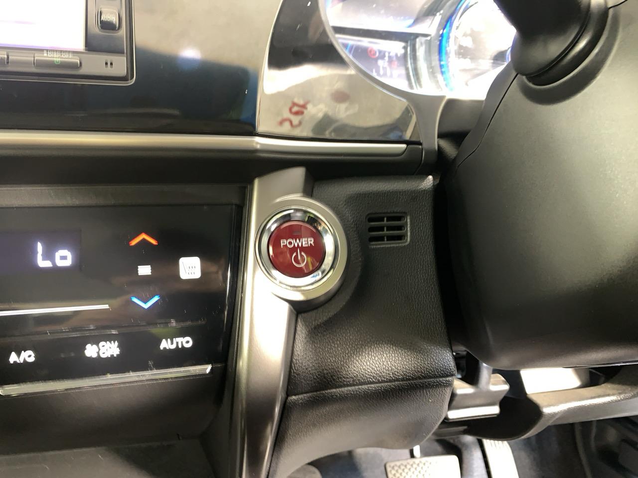 2015 Honda Grace Hybrid Sedan REVESING CAMERA + PUSH SRART + AUTO LIGHTS