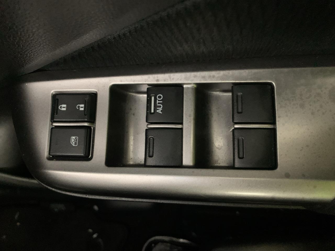 2015 Honda Grace Hybrid Sedan REVESING CAMERA + PUSH SRART + AUTO LIGHTS