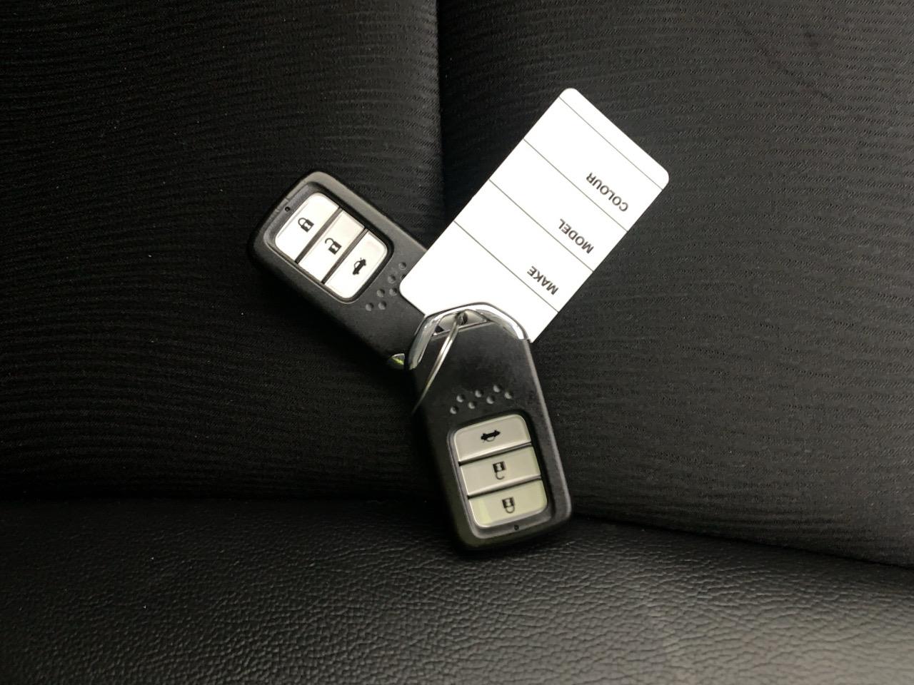 2015 Honda Grace Hybrid Sedan REVESING CAMERA + PUSH SRART + AUTO LIGHTS