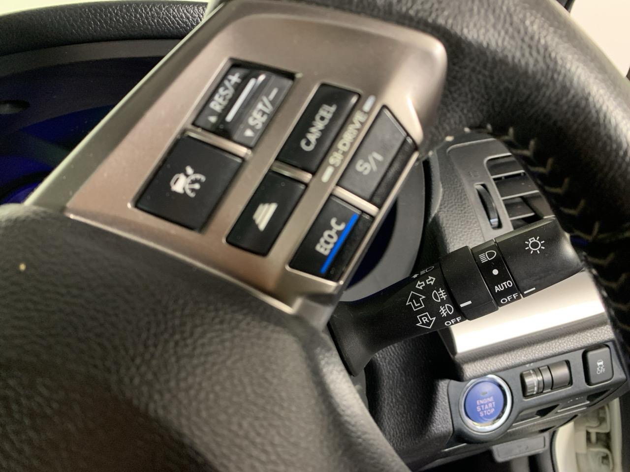 2014 Subaru XV HYBRID 2.0 L EYESIGHT AWD RV/SUV AWD + CRUISE CONTROL + POWER ADJUSTMENT SEATS