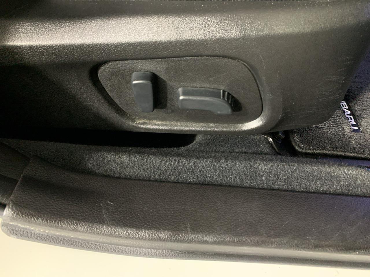 2014 Subaru XV HYBRID 2.0 L EYESIGHT AWD RV/SUV AWD + CRUISE CONTROL + POWER ADJUSTMENT SEATS