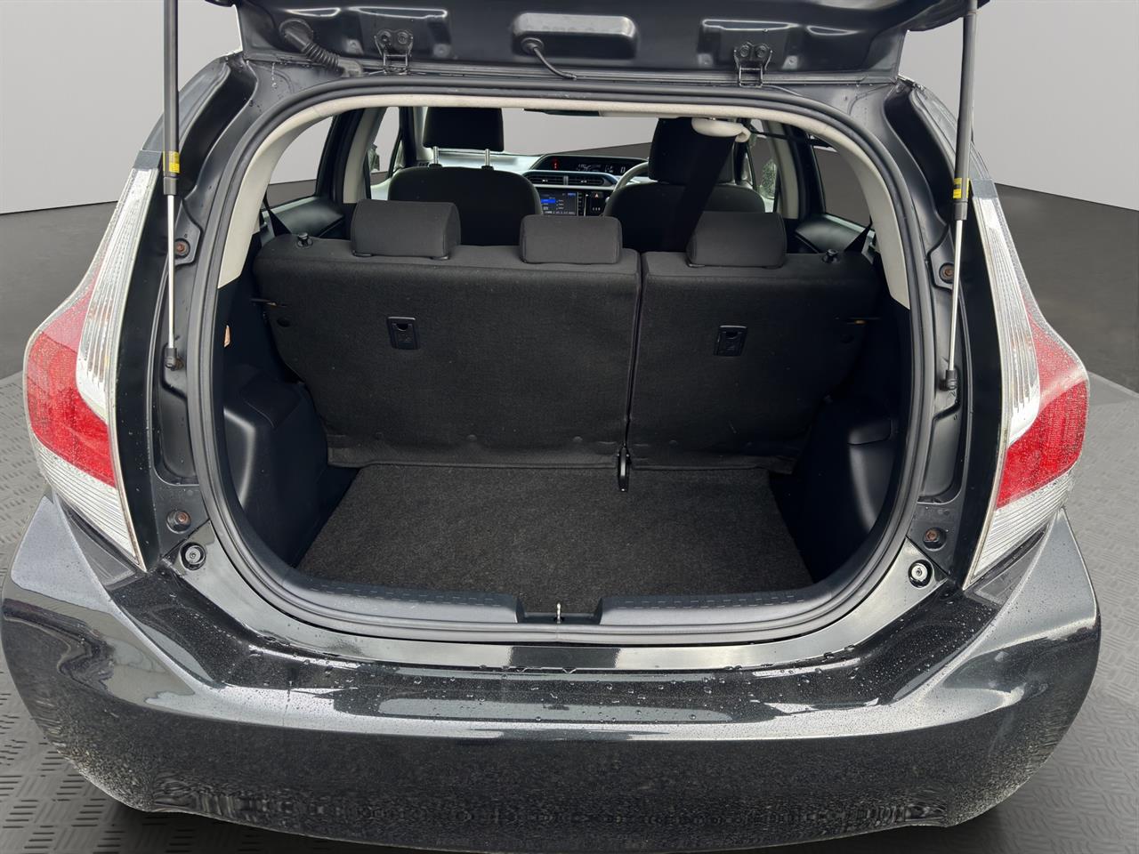 2014 Toyota Aqua G Hatchback PUSH SRART + REVESING CAMERA + KEYLESS ENTRY