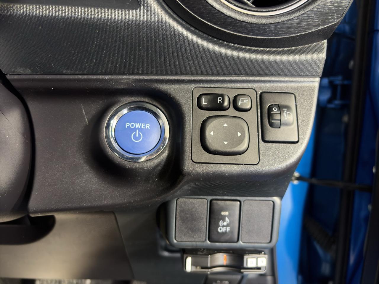 2014 Toyota Aqua G Balck Soft Leather Selection Hatchback REVESING CAMERA + PUSH SRART + AUTO LIGHTS