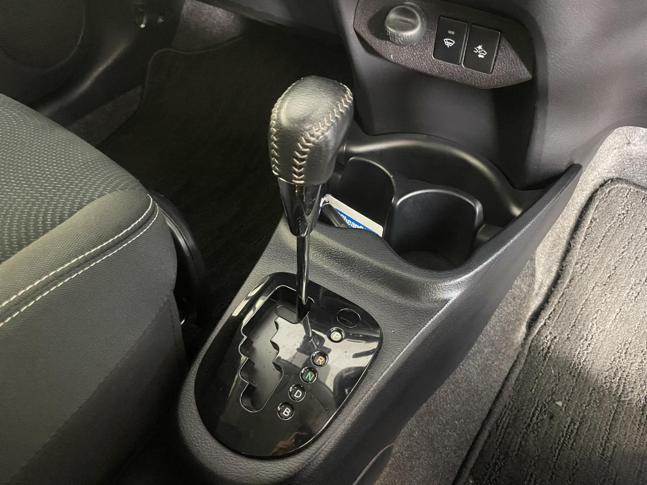 2017 Toyota Vitz YARIS HYBRID Hatchback REVERSING CAMERA + AUTO LIGHTS + HEATED SEATS