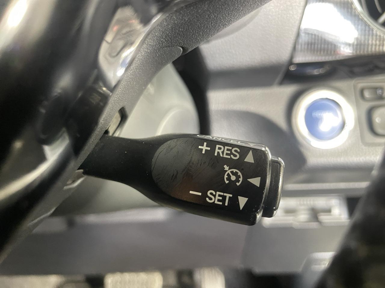 2017 Toyota Vitz YARIS HYBRID Hatchback REVERSING CAMERA + AUTO LIGHTS + HEATED SEATS