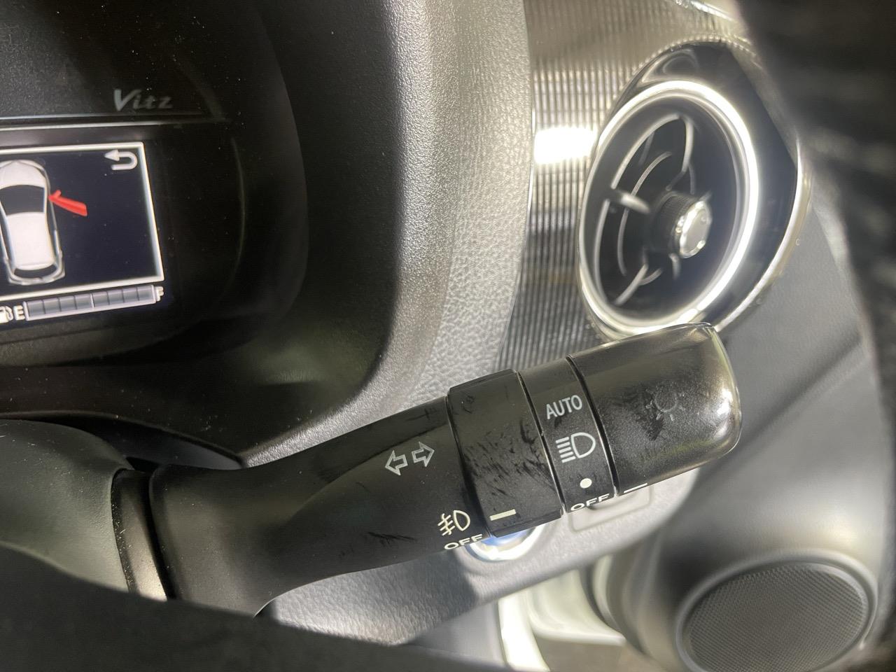 2017 Toyota Vitz YARIS HYBRID Hatchback REVERSING CAMERA + AUTO LIGHTS + HEATED SEATS