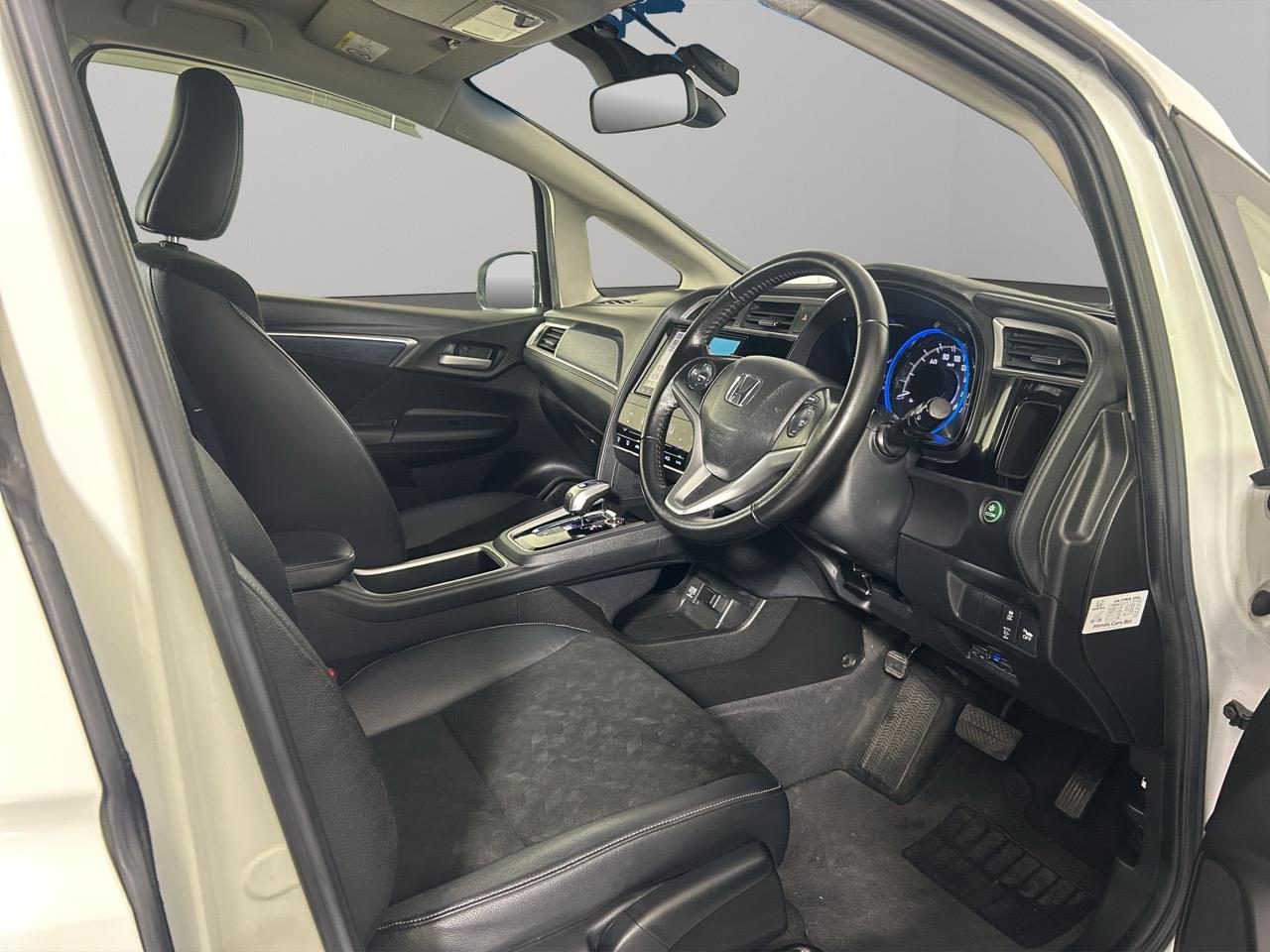 2015 Honda Shuttle HYBRID Z Station Wagon REVERSING CAMERA + PUSH START + AUTO LIGHTS