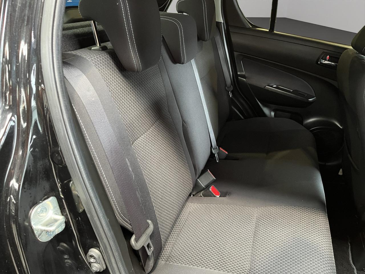 2015 Suzuki Swift RS  SEE US FOR FINANCE! BUY NOW PAY IN 6 MONTHS!*