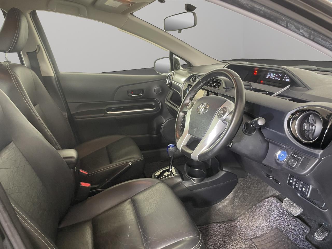 2015 Toyota Aqua Facelift Model G Black Soft Leather Selection Hatchback REVERSING CAMERA + SMART KEY + AUTO LIGHTS