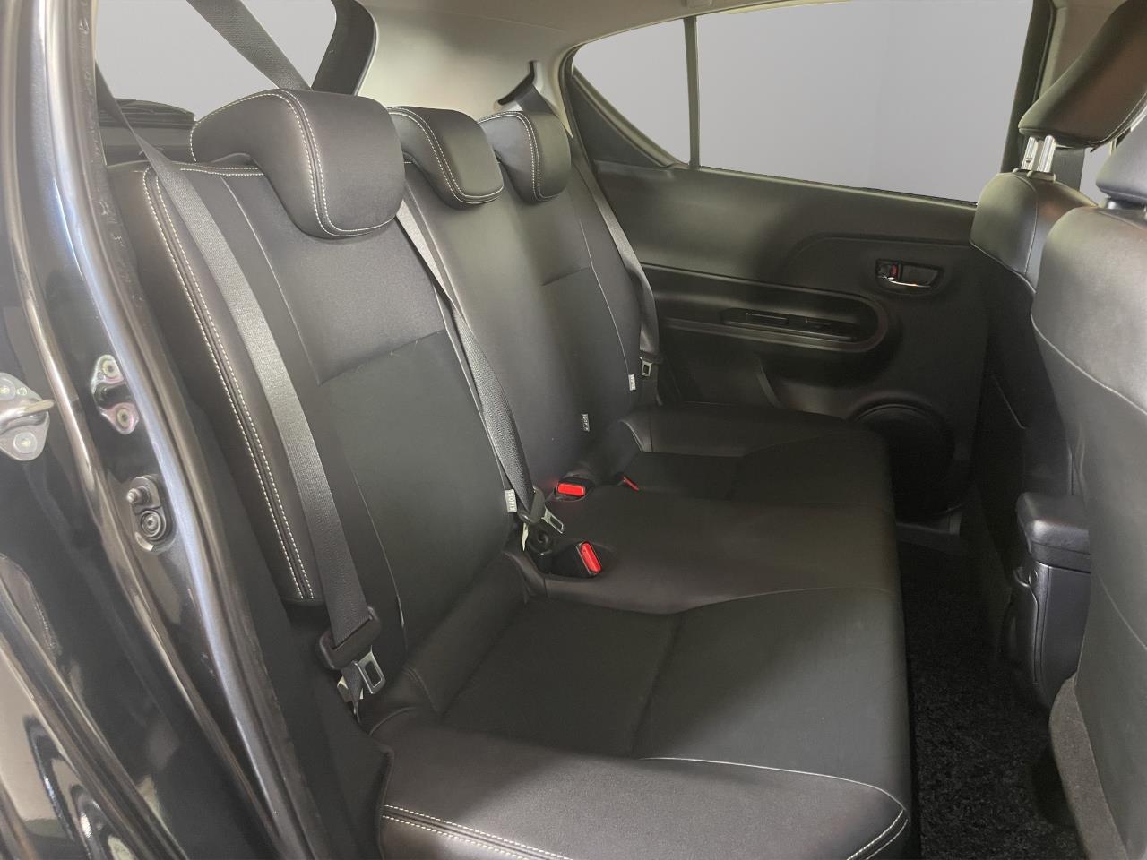 2015 Toyota Aqua Facelift Model G Black Soft Leather Selection Hatchback REVERSING CAMERA + SMART KEY + AUTO LIGHTS