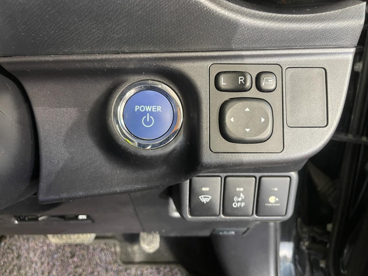 2015 Toyota Aqua Facelift Model G Black Soft Leather Selection Hatchback REVERSING CAMERA + SMART KEY + AUTO LIGHTS