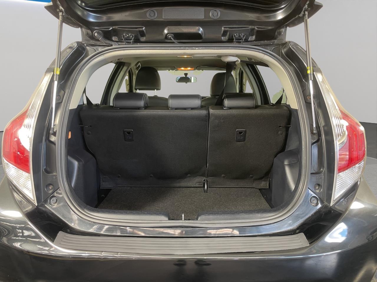 2015 Toyota Aqua Facelift Model G Black Soft Leather Selection Hatchback REVERSING CAMERA + SMART KEY + AUTO LIGHTS