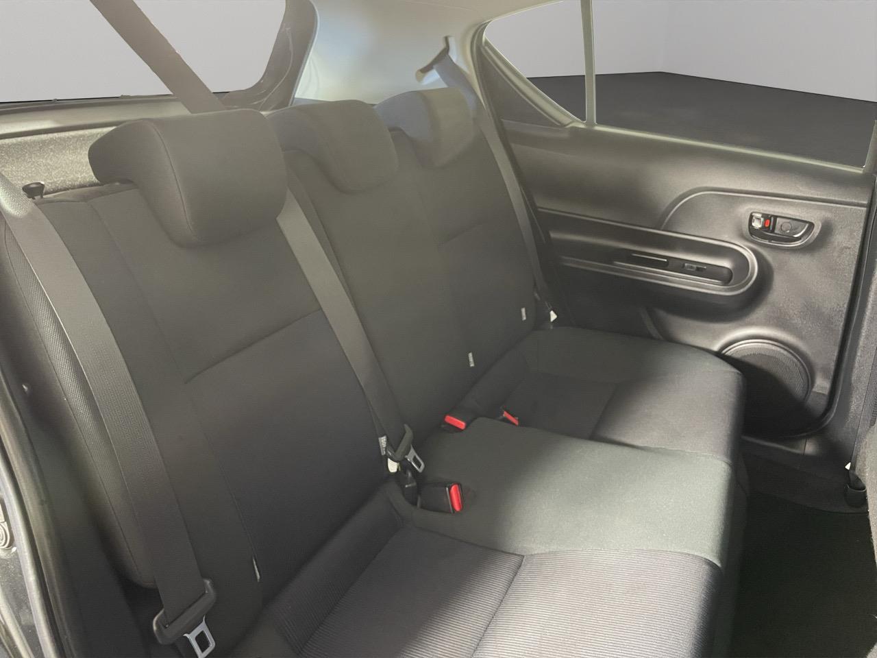 2015 Toyota Aqua Facelift Model S Hatchback REVERSING CAMERA + AUTO LIGHTS + PUSH BUTTON START