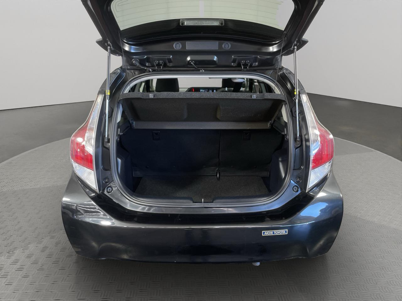 2015 Toyota Aqua Facelift Model S Hatchback REVERSING CAMERA + AUTO LIGHTS + PUSH BUTTON START