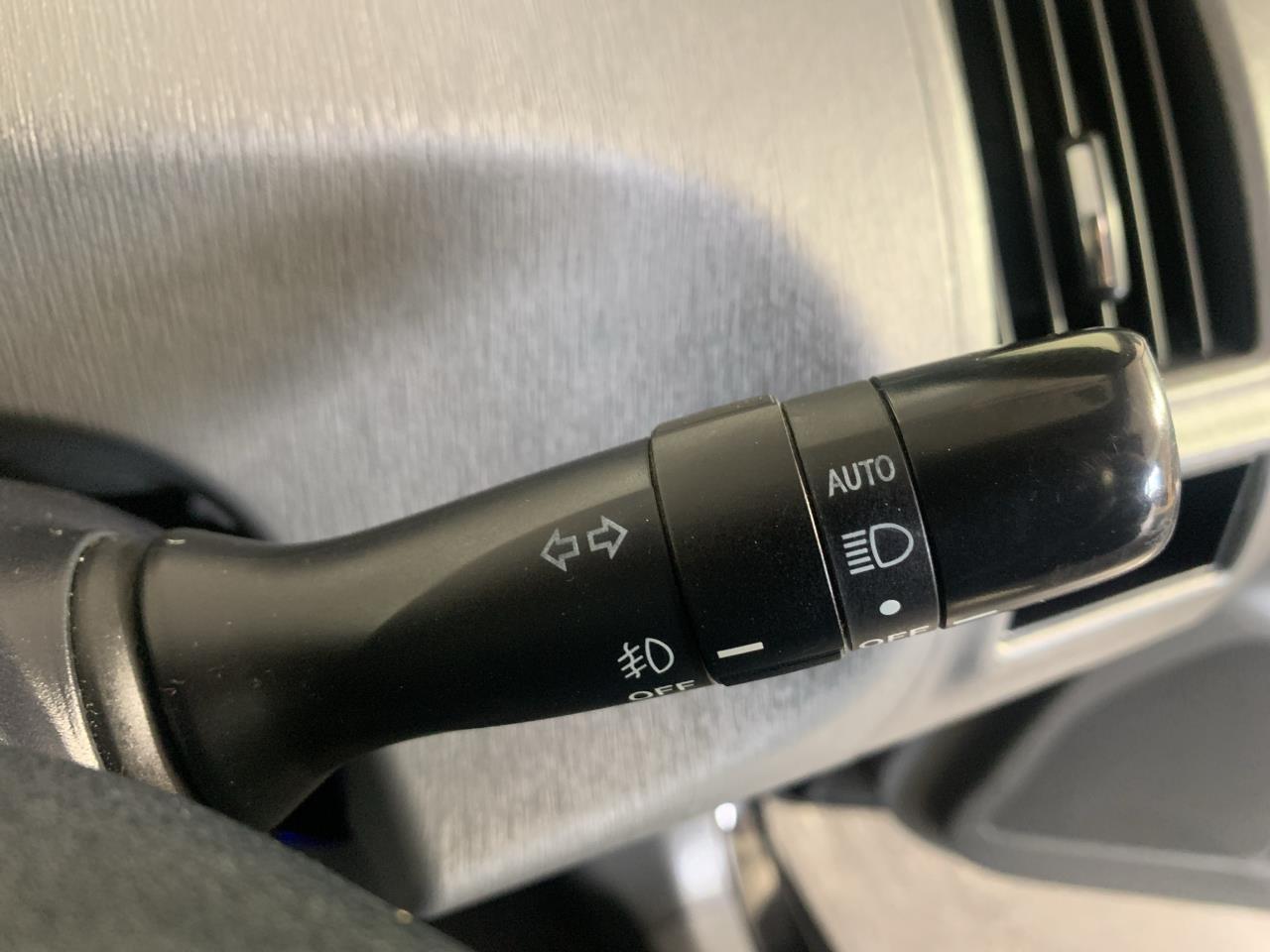 2012 Toyota Prius Alpha S 7 Seaters People Mover PUSH START + REVERSING CAMERA + AUTO LIGHTS