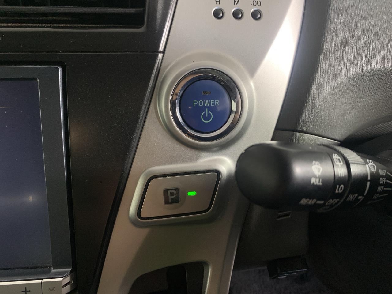 2012 Toyota Prius Alpha S 7 Seaters People Mover PUSH START + REVERSING CAMERA + AUTO LIGHTS