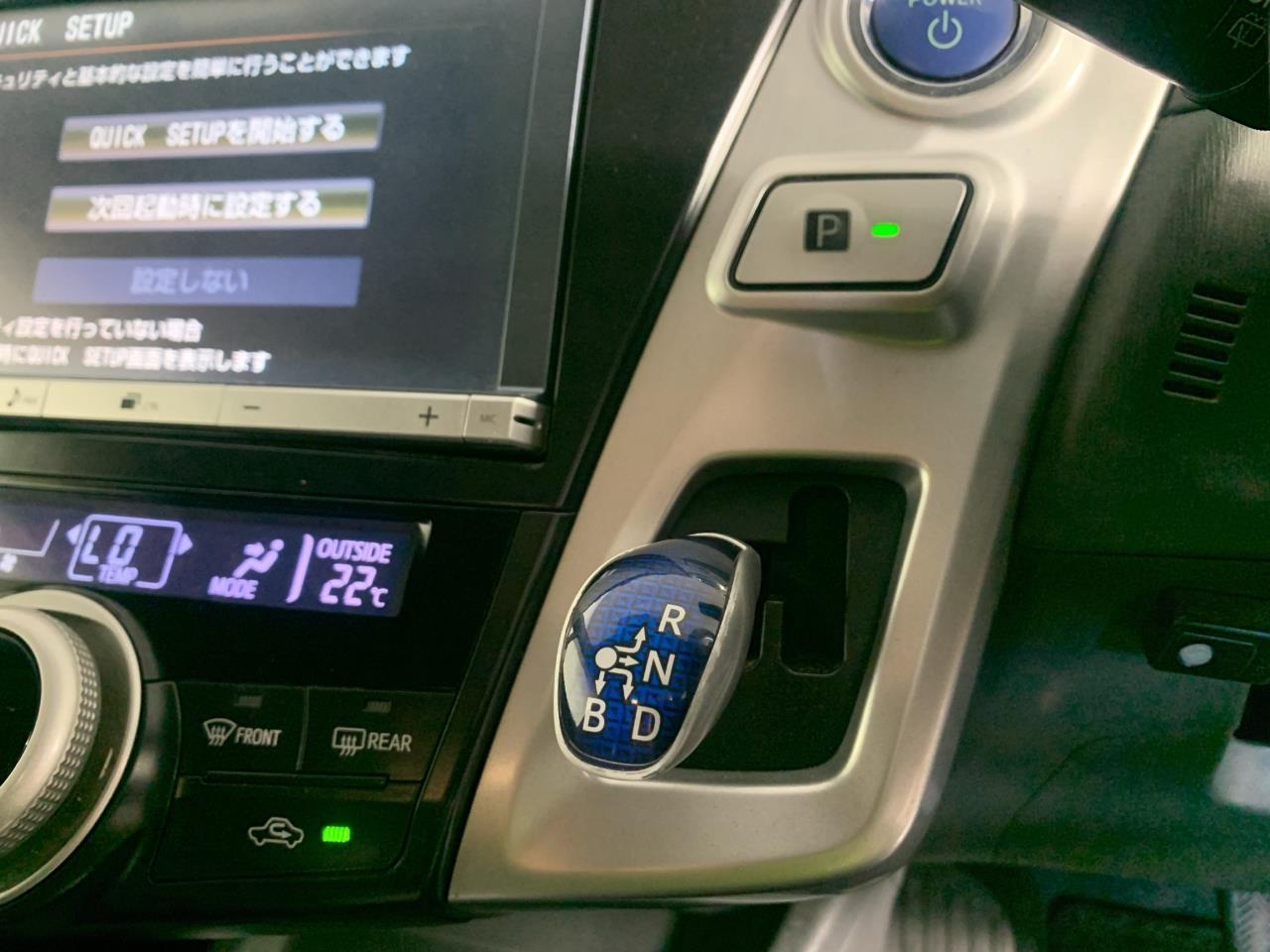 2012 Toyota Prius Alpha S 7 Seaters People Mover PUSH START + REVERSING CAMERA + AUTO LIGHTS