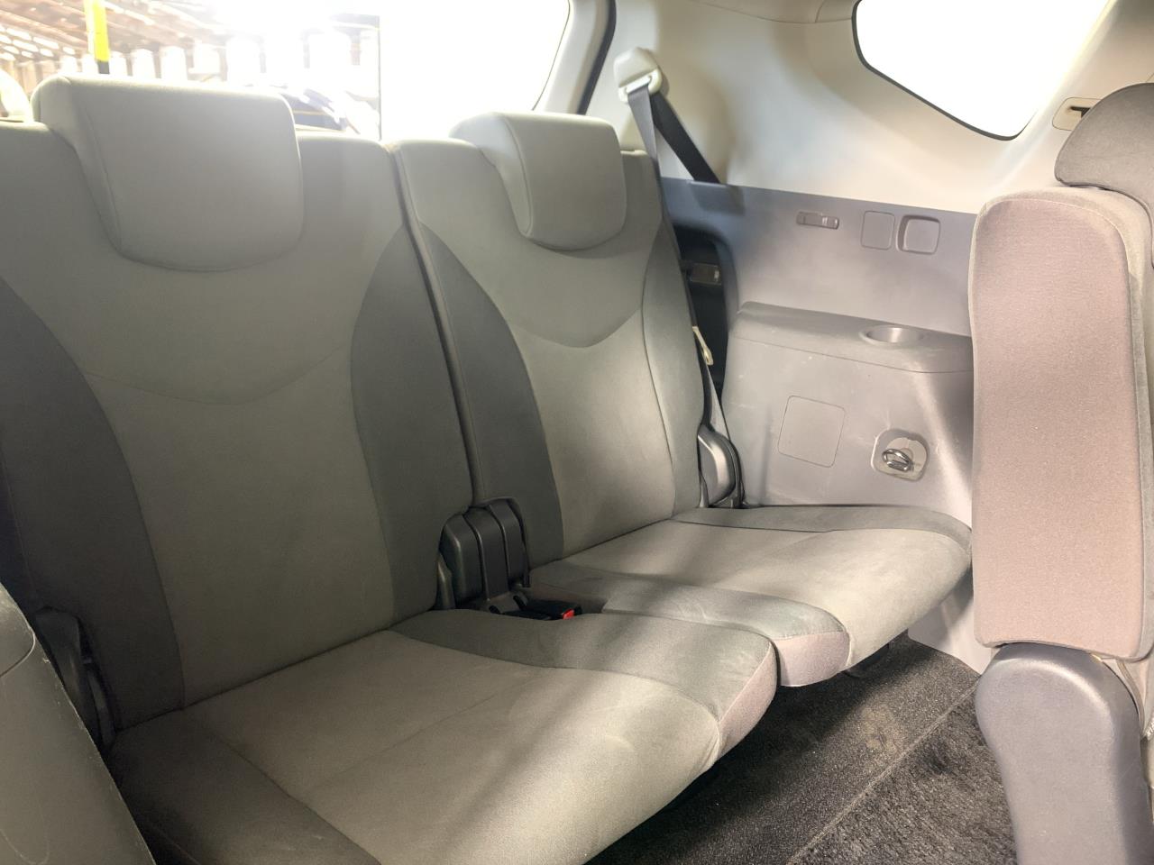 2012 Toyota Prius Alpha S 7 Seaters People Mover PUSH START + REVERSING CAMERA + AUTO LIGHTS