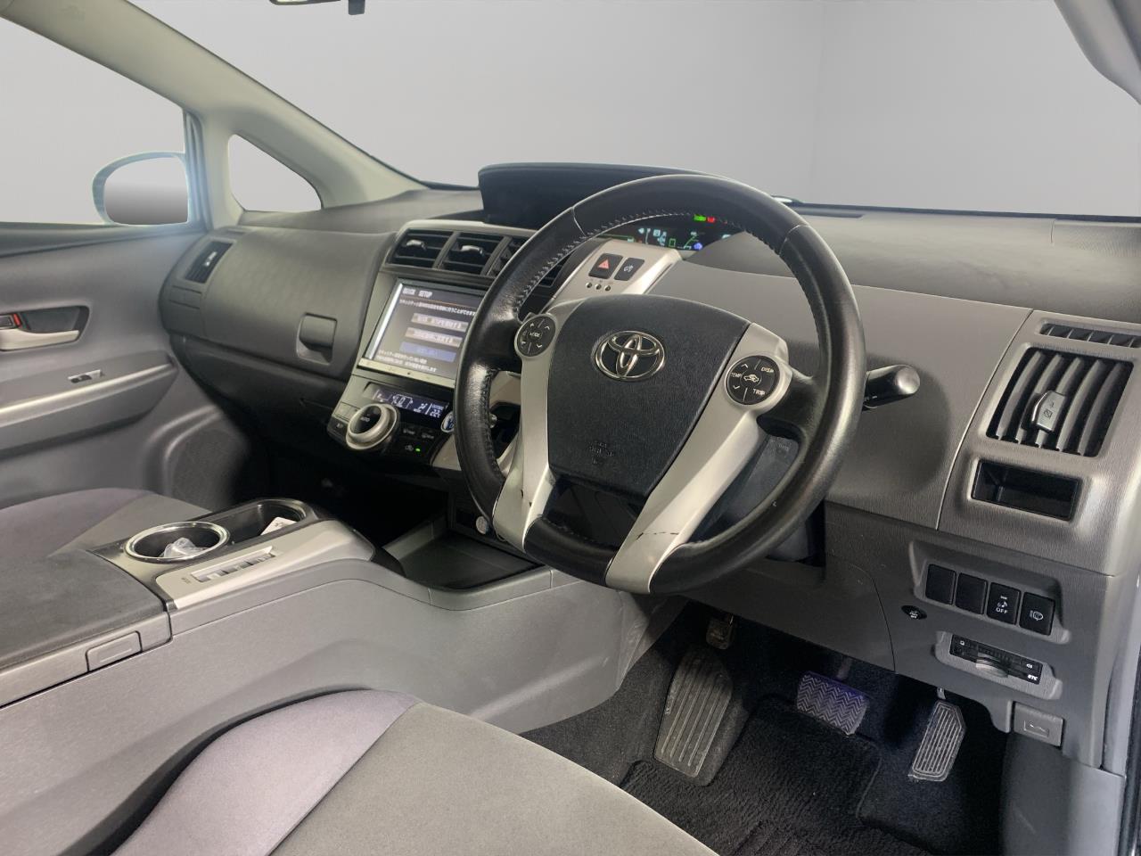 2012 Toyota Prius Alpha S 7 Seaters People Mover PUSH START + REVERSING CAMERA + AUTO LIGHTS