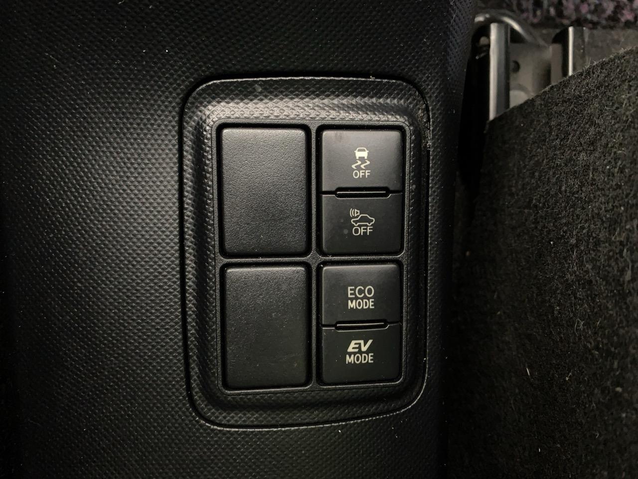 2015 Toyota Aqua Facelift Model S Hatchback PUSH BUTTON START + AUTO LIGHTS