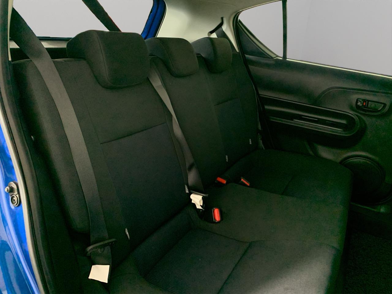 2015 Toyota Aqua Facelift Model S Hatchback PUSH BUTTON START + AUTO LIGHTS