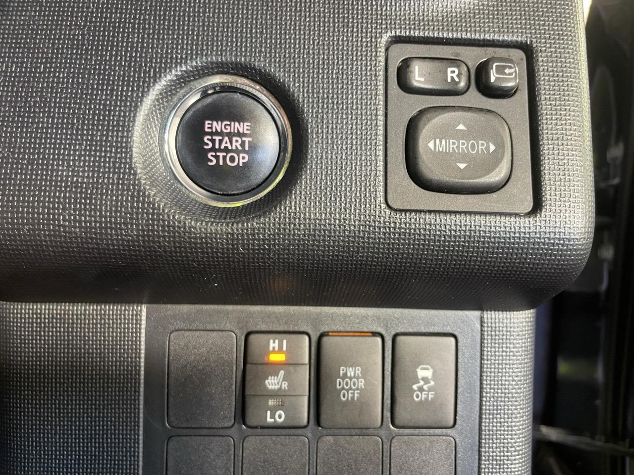 2013 Toyota SPADE G Hatchback HEATED SEAT + AUTO LIGHTS + PUSH START