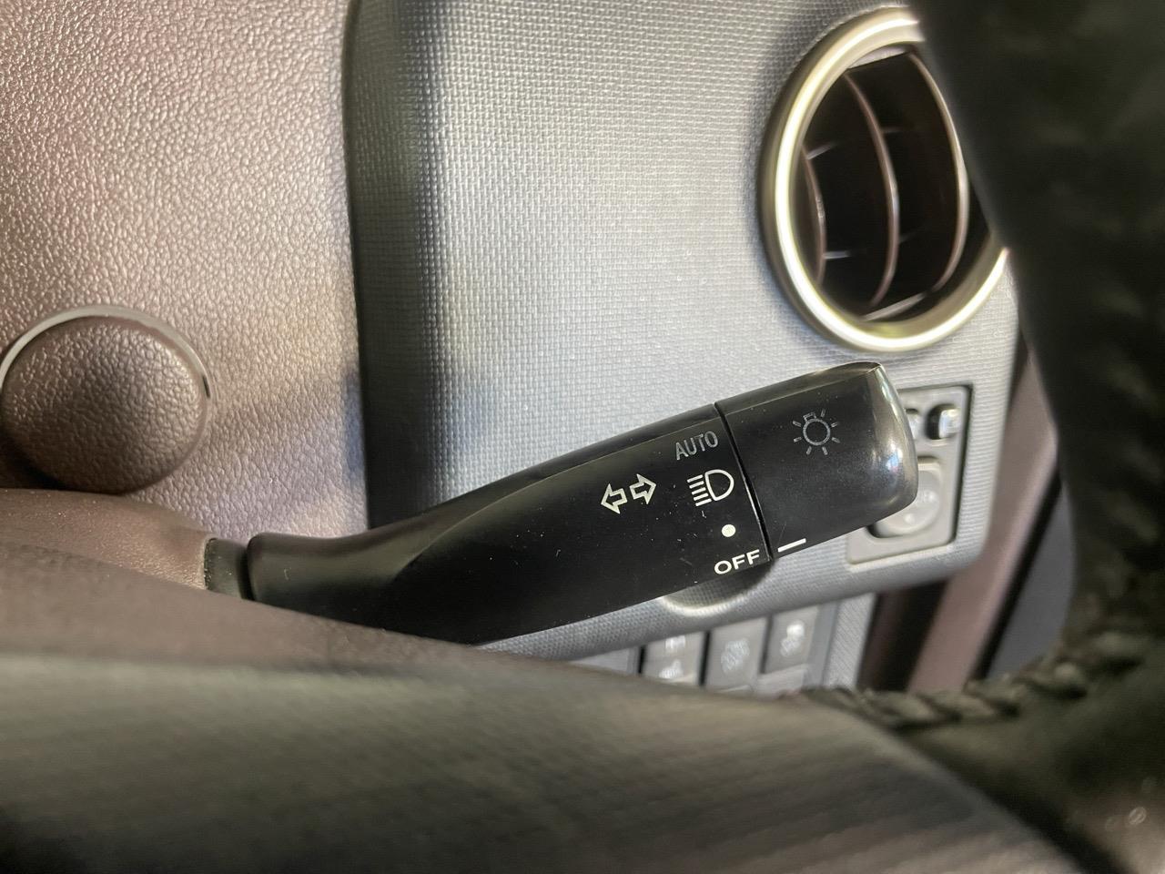 2013 Toyota SPADE G Hatchback HEATED SEAT + AUTO LIGHTS + PUSH START