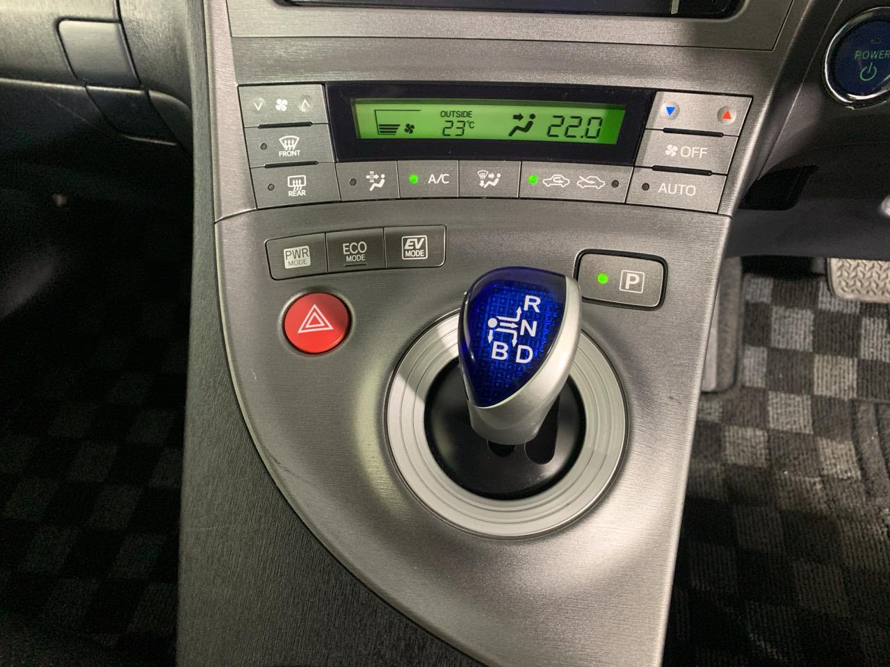 2015 Toyota Prius S Hatchback SMART KEY + REVERSING CAMERA + AUTO LIGHTS