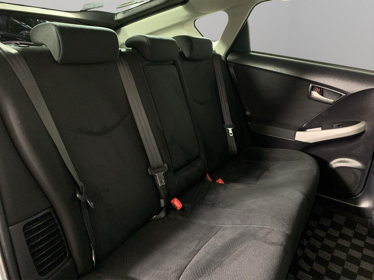 2015 Toyota Prius S Hatchback SMART KEY + REVERSING CAMERA + AUTO LIGHTS