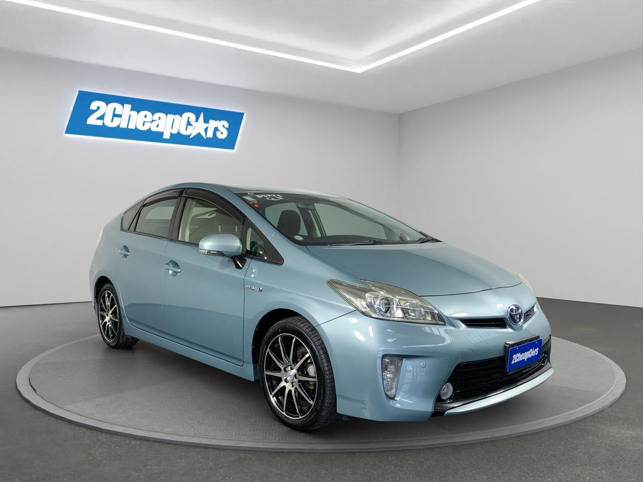 2015 Toyota Prius S Hatchback SMART KEY + REVERSING CAMERA + AUTO LIGHTS