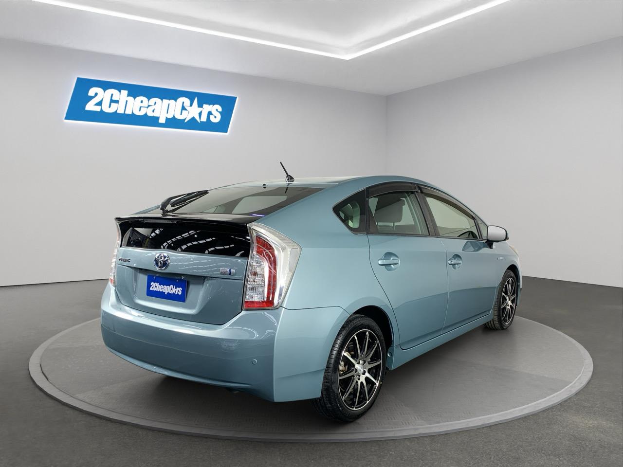 2015 Toyota Prius S Hatchback SMART KEY + REVERSING CAMERA + AUTO LIGHTS