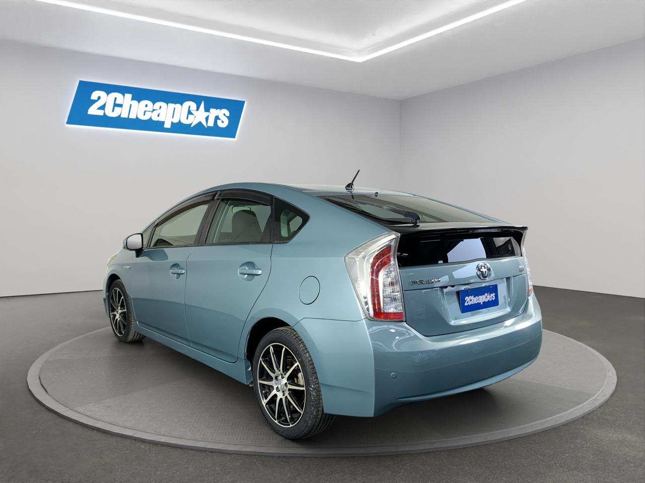 2015 Toyota Prius S Hatchback SMART KEY + REVERSING CAMERA + AUTO LIGHTS