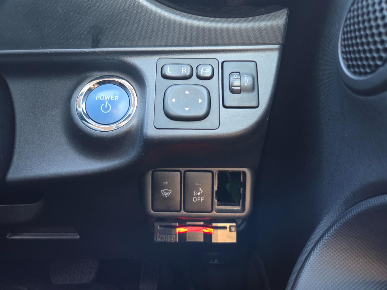 2015 Toyota Aqua Facelift Model S Hatchback PUSH BUTTON START + REVERSING CAMERA + AUTO LIGHTS