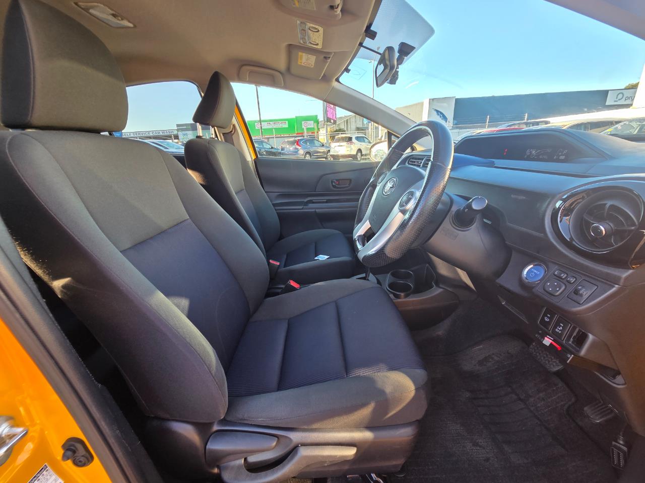 2015 Toyota Aqua Facelift Model S Hatchback PUSH BUTTON START + REVERSING CAMERA + AUTO LIGHTS