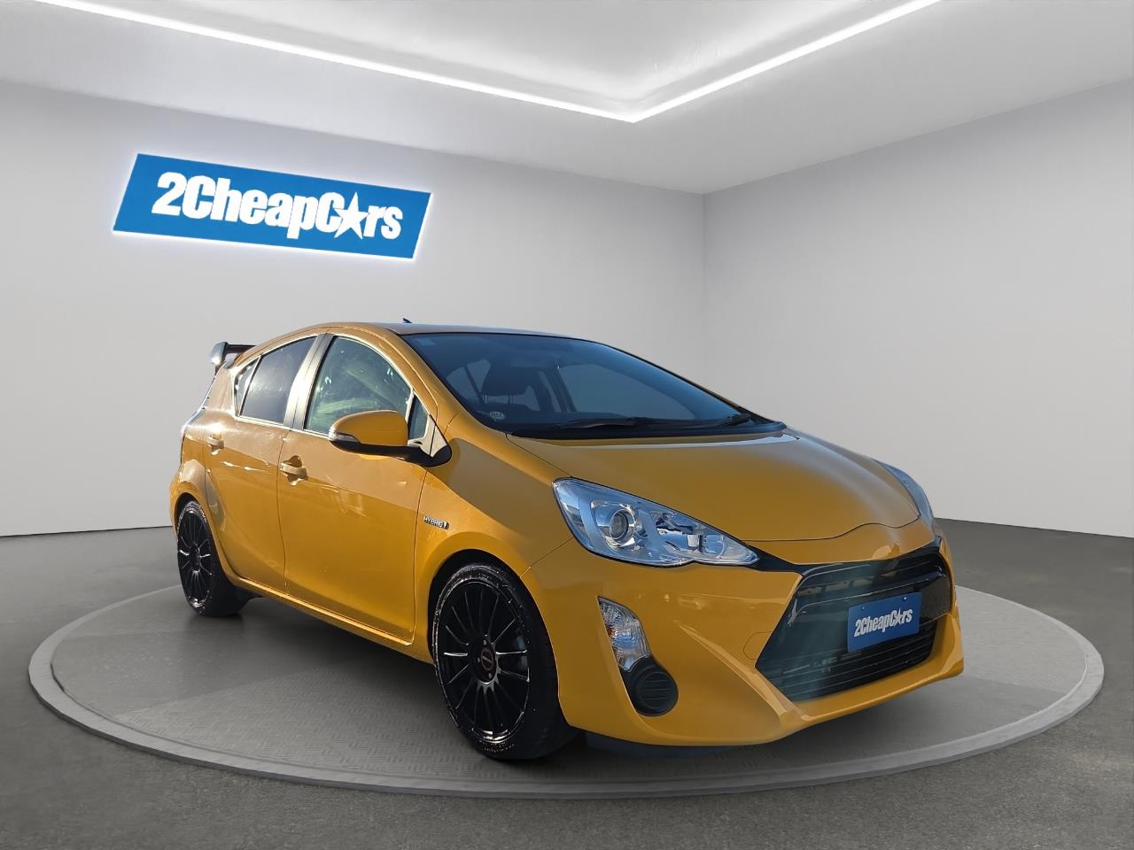 2015 Toyota Aqua Facelift Model S Hatchback PUSH BUTTON START + REVERSING CAMERA + AUTO LIGHTS