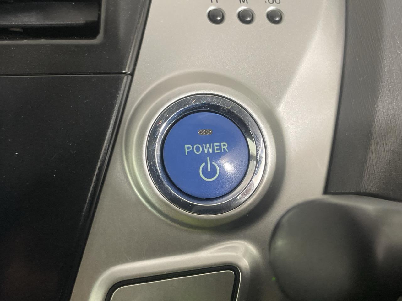 2012 Toyota Prius Alpha Hybrid Station Wagon REVERSING CAMERA + PUSH SRART + AUTO LIGHTS