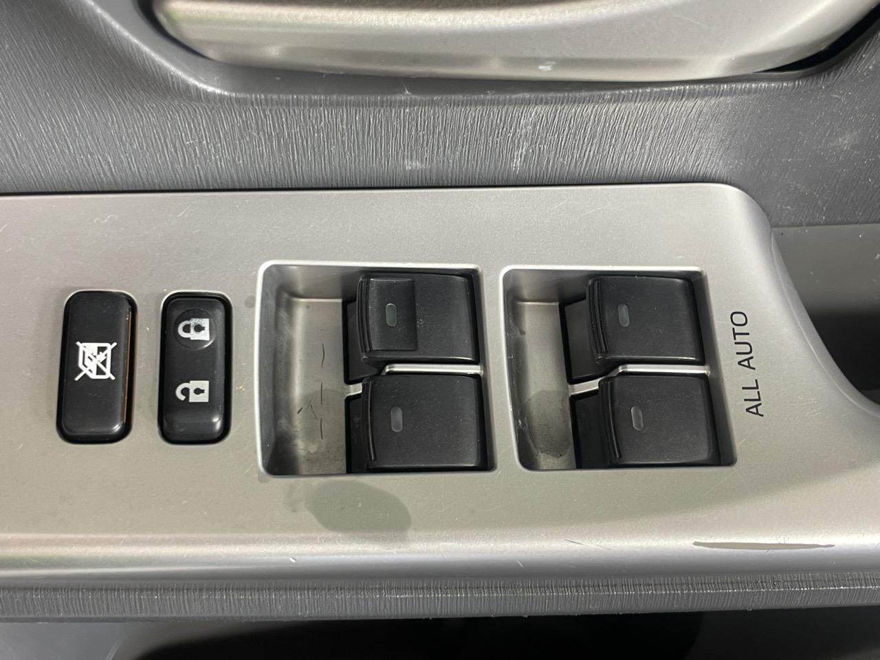 2012 Toyota Prius Alpha Hybrid Station Wagon REVERSING CAMERA + PUSH SRART + AUTO LIGHTS