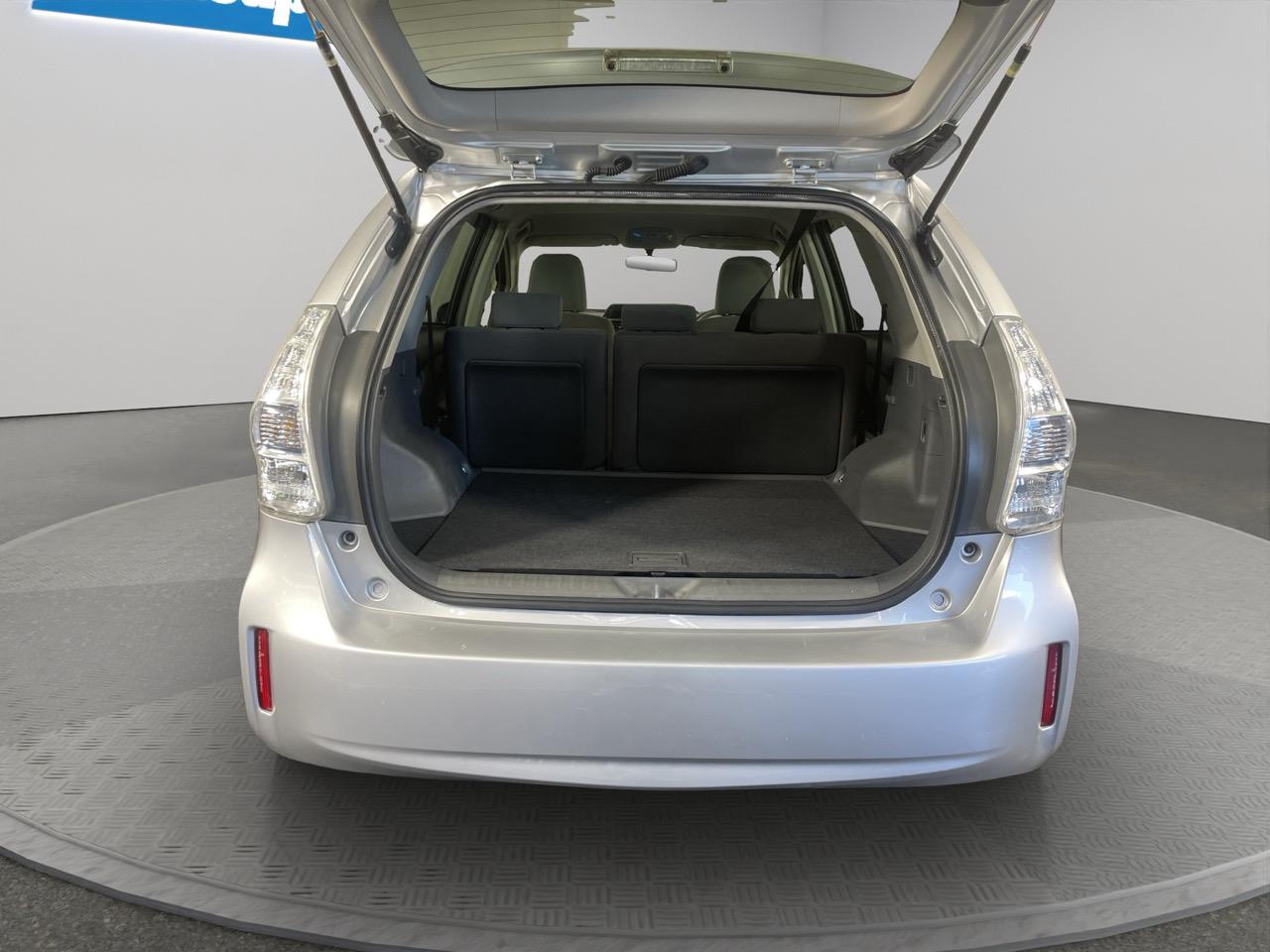 2012 Toyota Prius Alpha Hybrid Station Wagon REVERSING CAMERA + PUSH SRART + AUTO LIGHTS